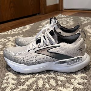 Brooks White and Black Athletic Sneakers, Glycerin GTS